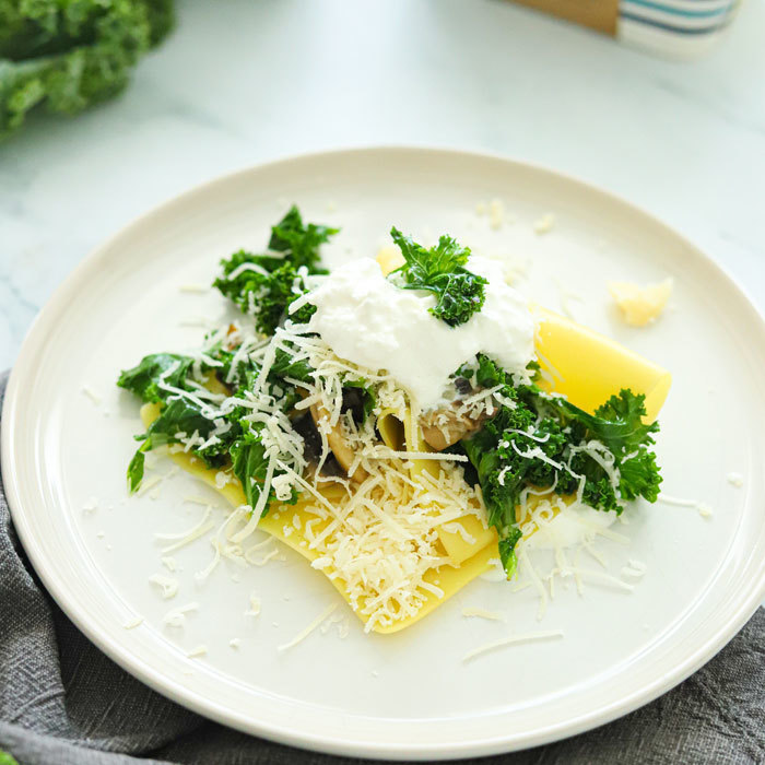 Öppen lasagne med burrata och svamp